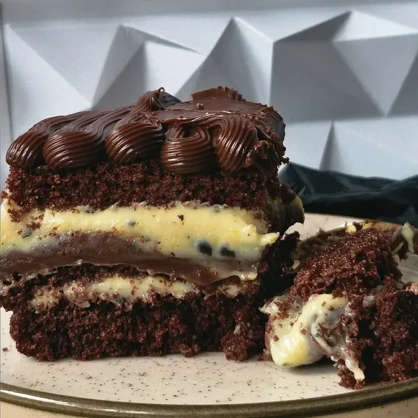 Bolo de chocolate recheado